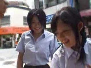 Japanese girls touch his dick in a box - Alpha Porno