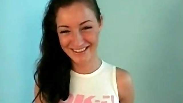 Teen in skintight tee does a sexy striptease