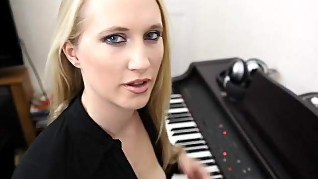 Piano playing cutie reveals her natural tits