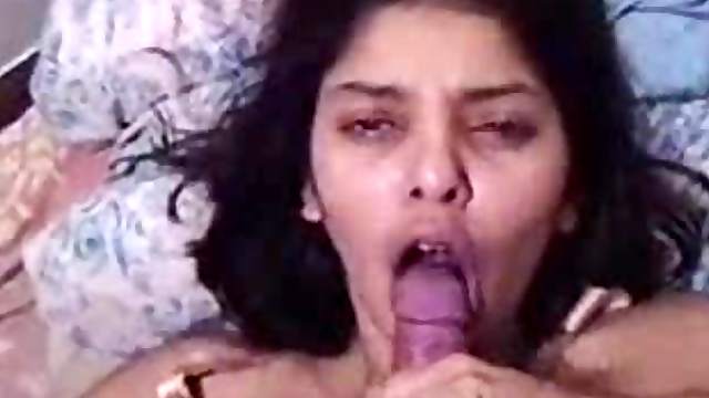 Lots of cumshots in her Indian mouth