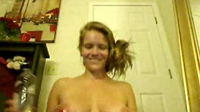 Oiled up webcam girl doing naked dance