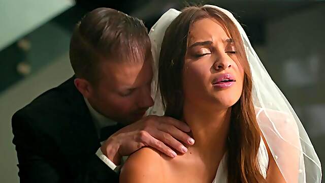 Codey Steele & Gizelle Blanco: Brunette babes in HD